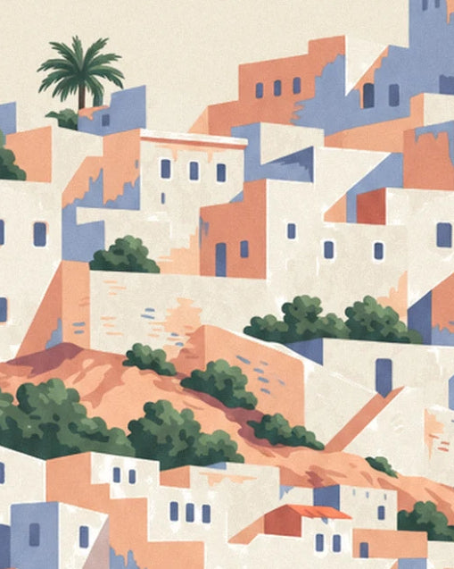 Les maisons blanches et ocre de la casbah en cascade sur la colline, entre arbustes verts