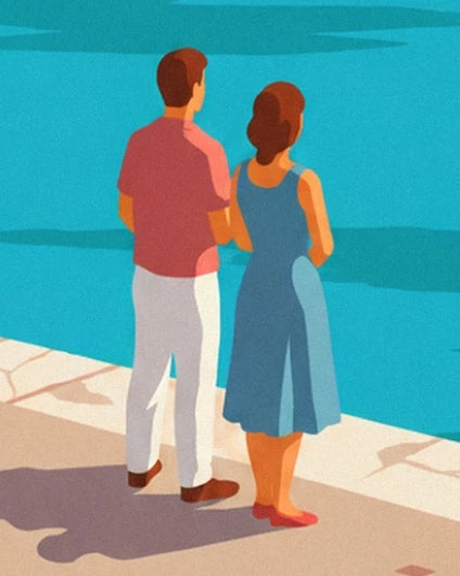Un couple de dos sur le quai, en chemise rose et robe bleue face au lac