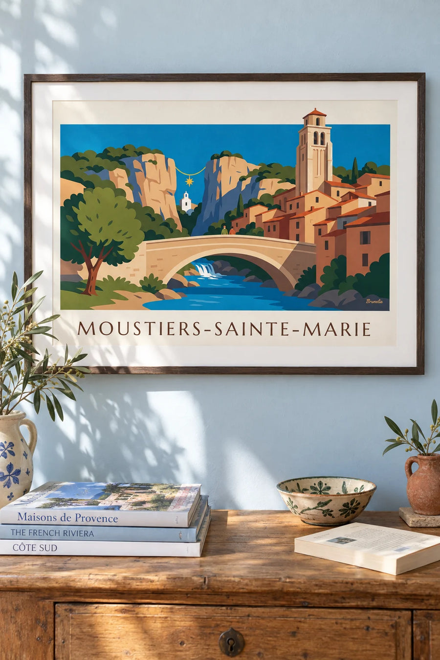 Affiche village de Moustiers-Sainte-Marie et son clocher roman : encadrée au mur