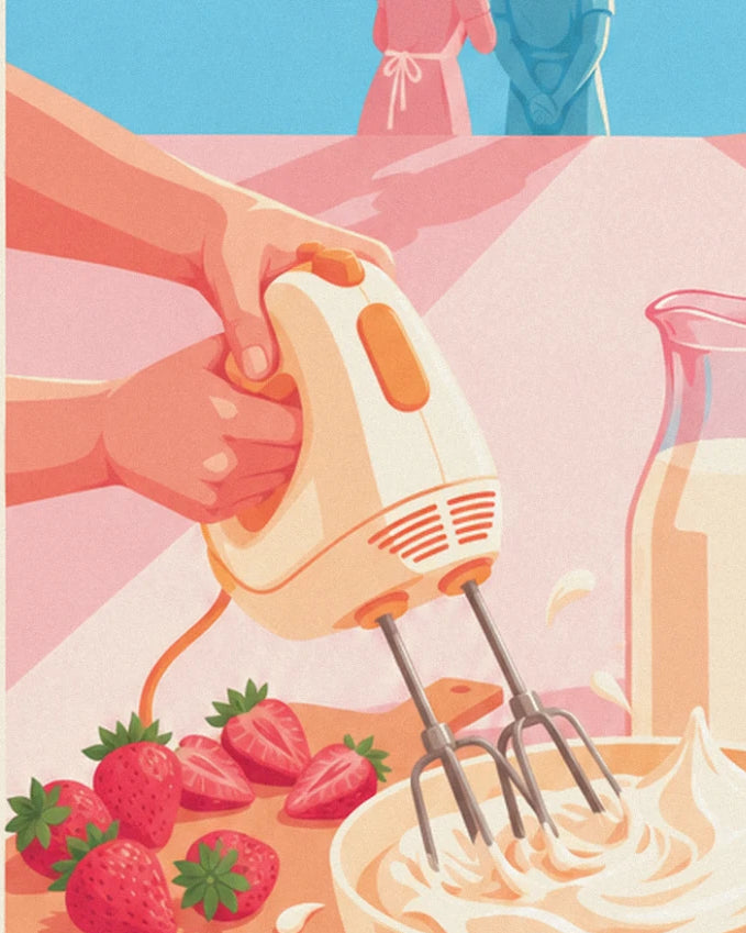 La main qui tient le batteur orange et crème au-dessus du saladier de chantilly