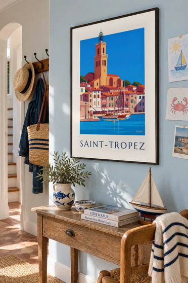 Affiche voiliers amarrés au vieux port de Saint-Tropez : encadrée au mur