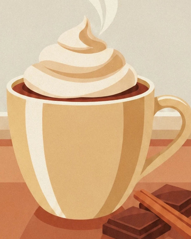 Une tasse dorée de chocolat chaud coiffée de chantilly, avec chocolat et cannelle