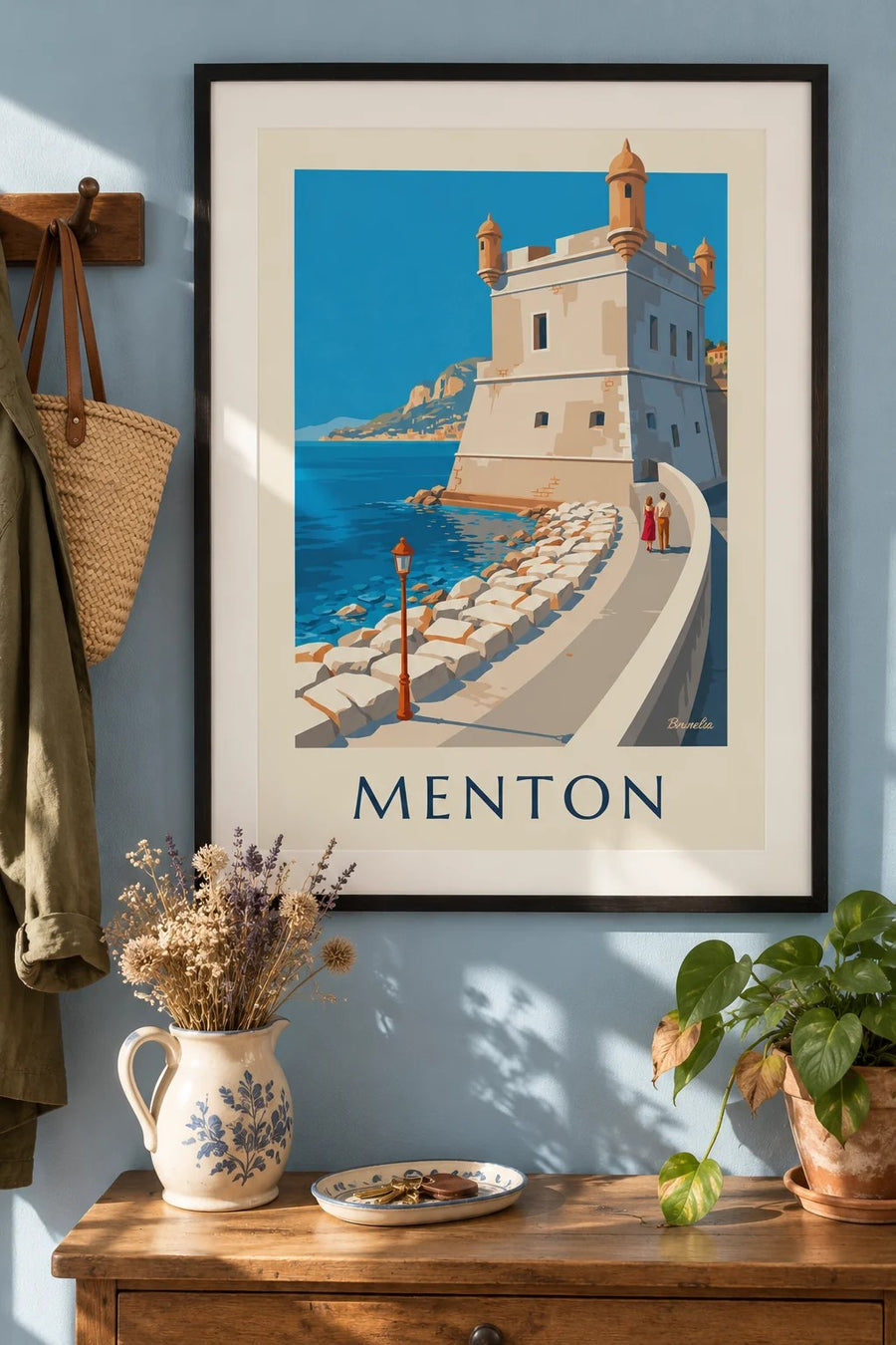 Affiche Bastion du vieux port de Menton en bord de mer : encadrée au mur