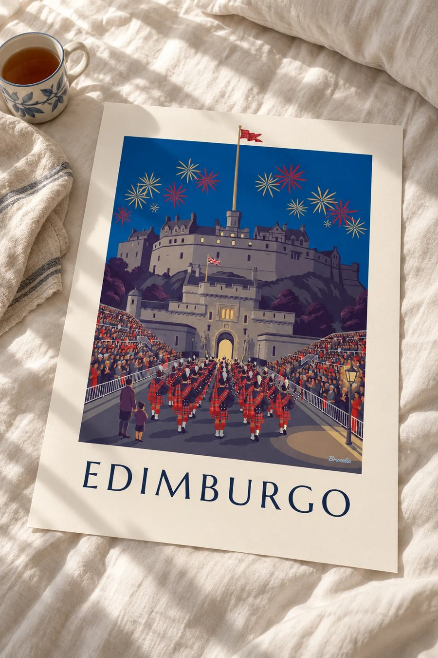 Cartaz do castelo de Edimburgo e do Military Tattoo à noite: pousado numa mesa