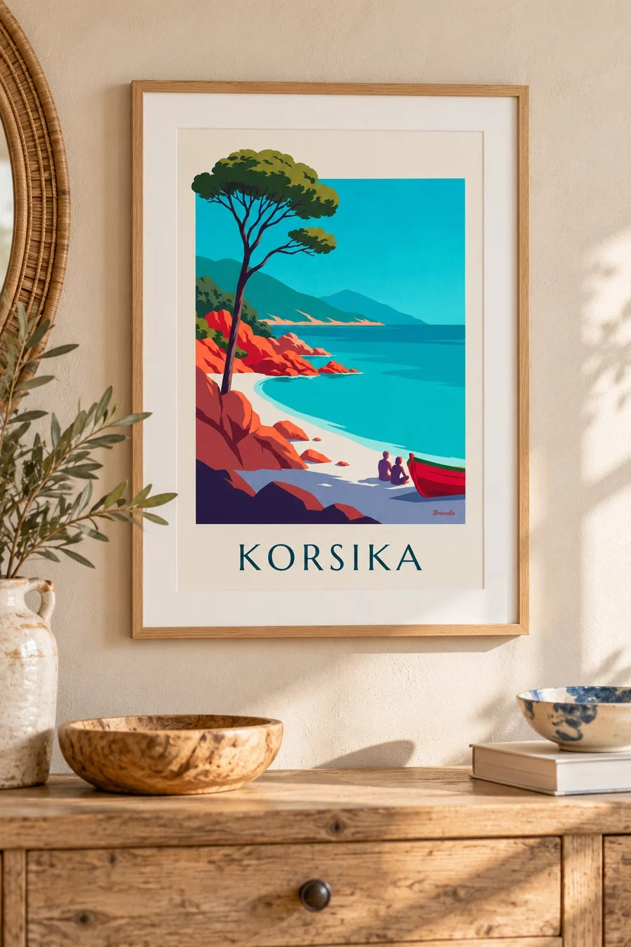 Affisch med korsikansk vik, röd granit och strandpinje: litet A4-format i ram
