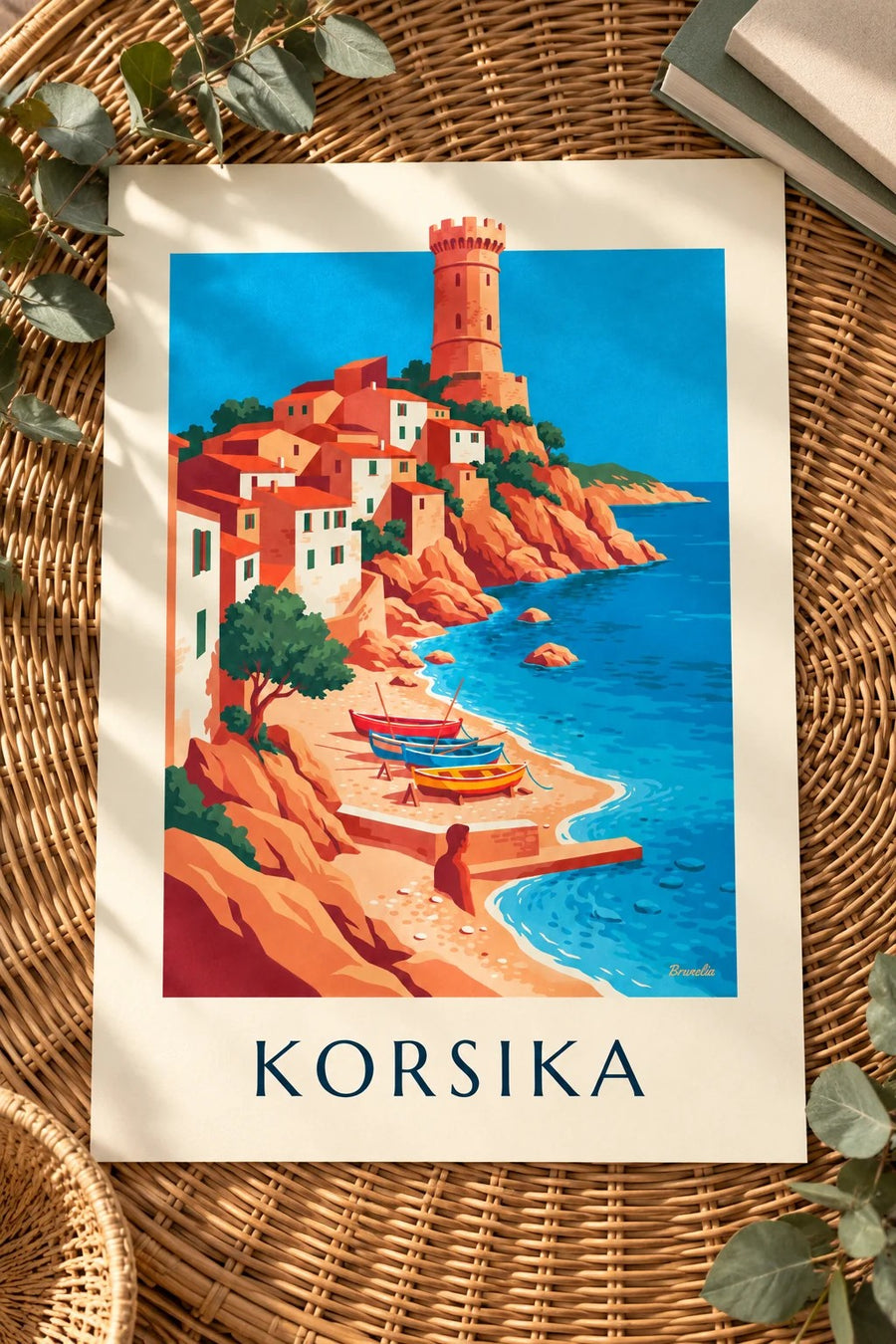 Affisch med kustby, genuesiskt torn och båtar på Korsika: liggande på ett bord