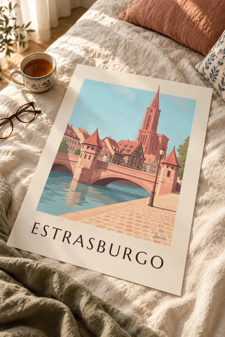 Póster da catedral de Estrasburgo e ponte medieval: pousado numa mesa