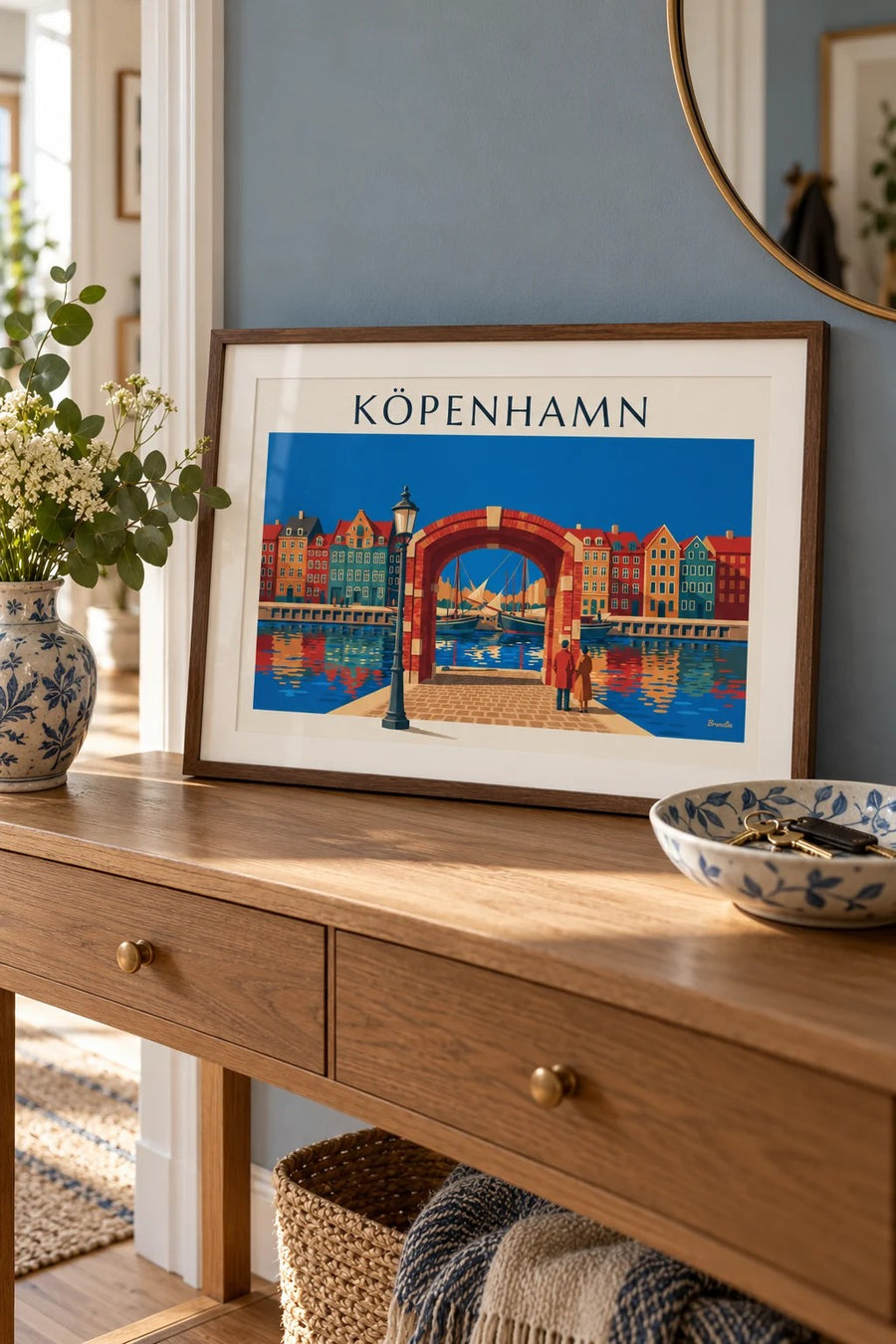 Affisch med färgglada hus och gamla segelbåtar i Nyhavn i Köpenhamn: litet A4-format i ram