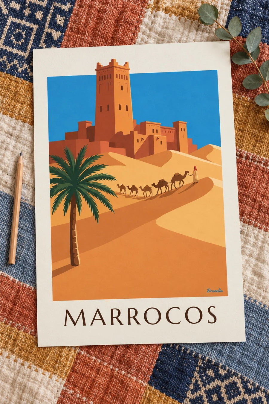 Cartaz de casbá e caravana de camelos no deserto marroquino: pousado numa mesa