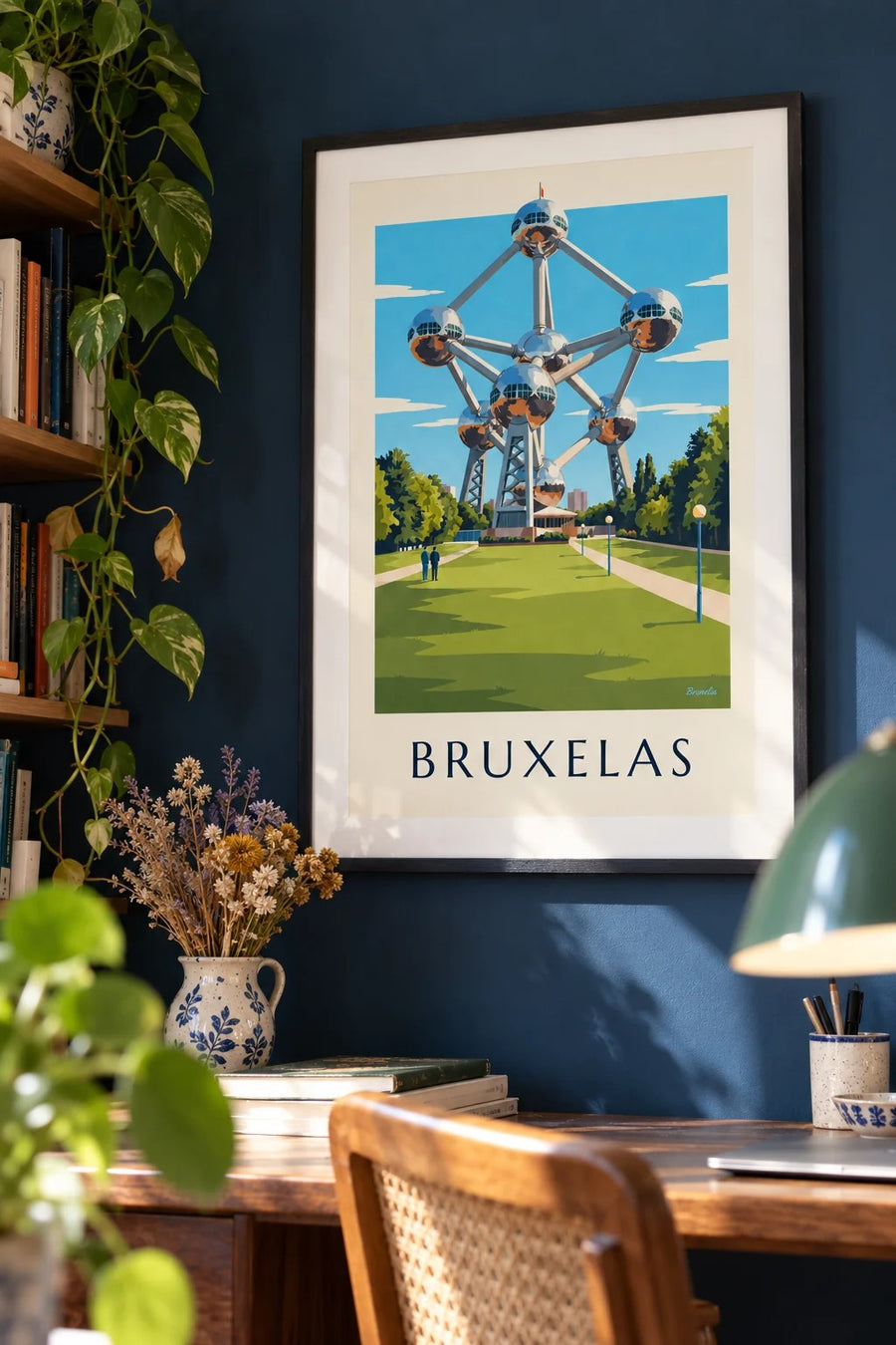 Cartaz do Atomium de Bruxelas e dos relvados do parque: emoldurado na parede