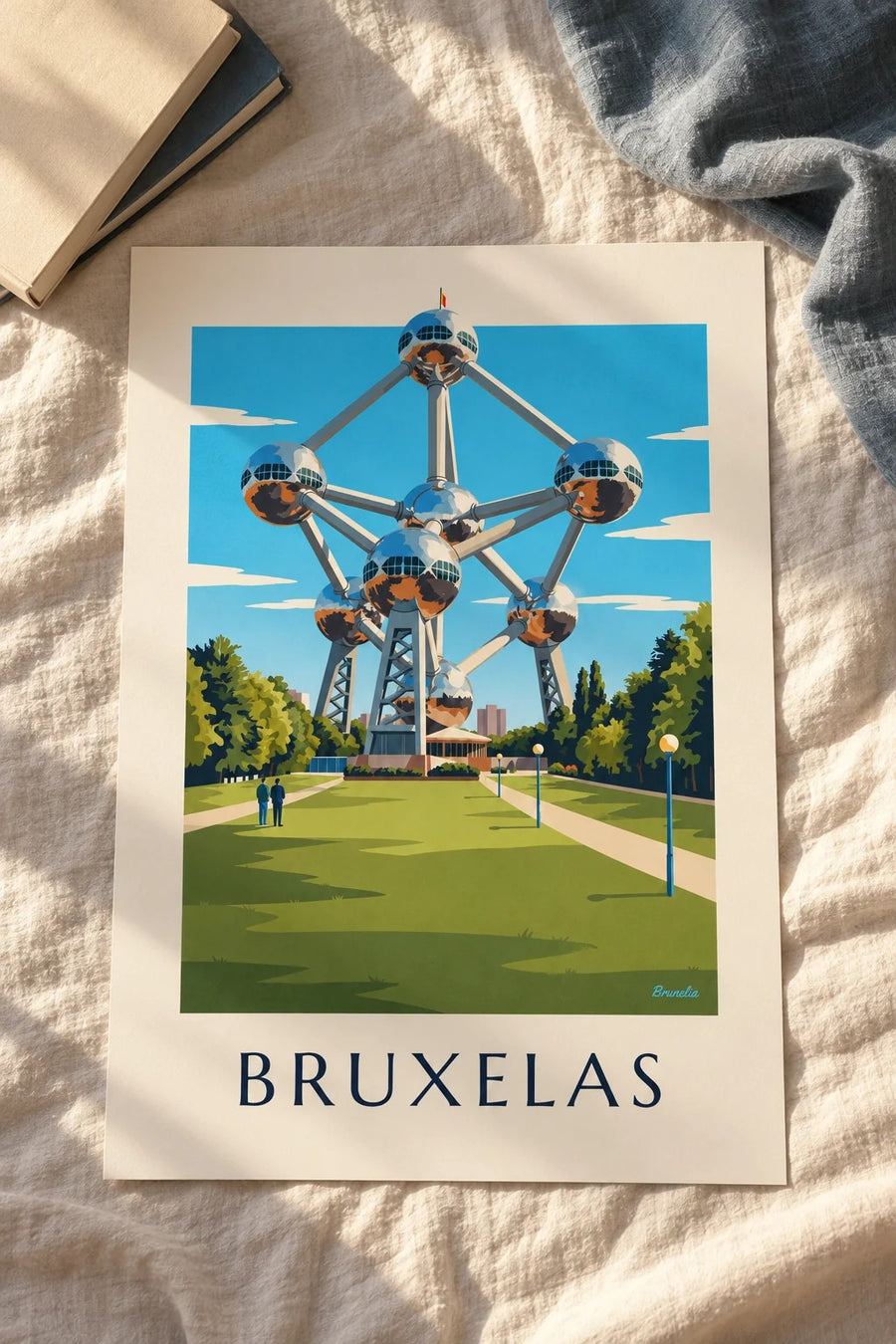 Cartaz do Atomium de Bruxelas e dos relvados do parque: pousado numa mesa