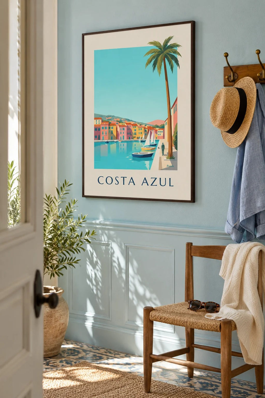 Póster de um pequeno porto da Côte d’Azur, casas e veleiros: emoldurado na parede