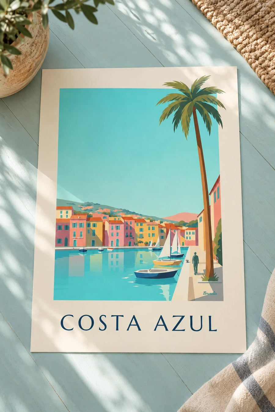 Póster de um pequeno porto da Côte d’Azur, casas e veleiros: pousado numa mesa