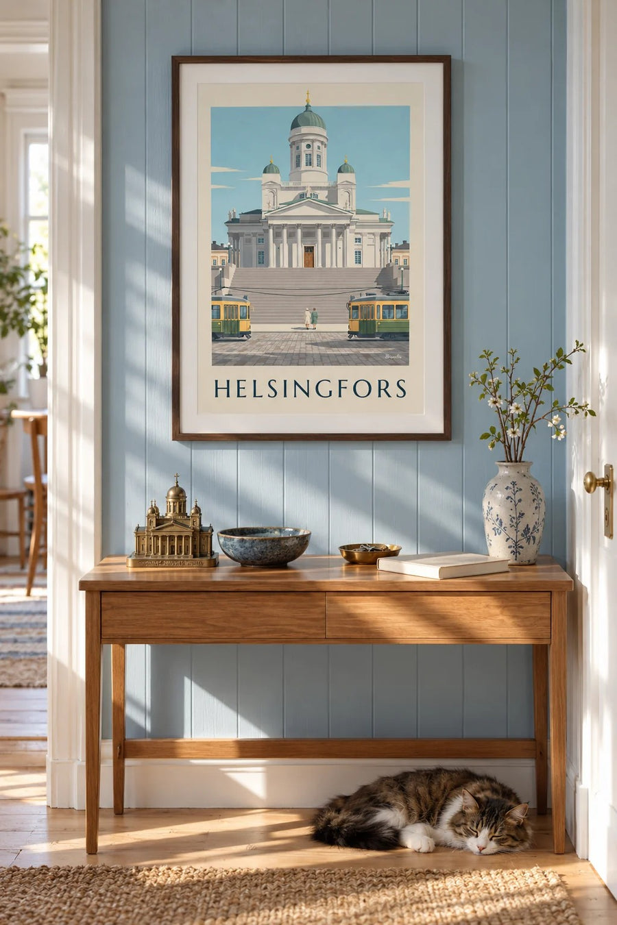Affisch med spårvagnar och Helsingfors lutherska domkyrka: inramad på väggen