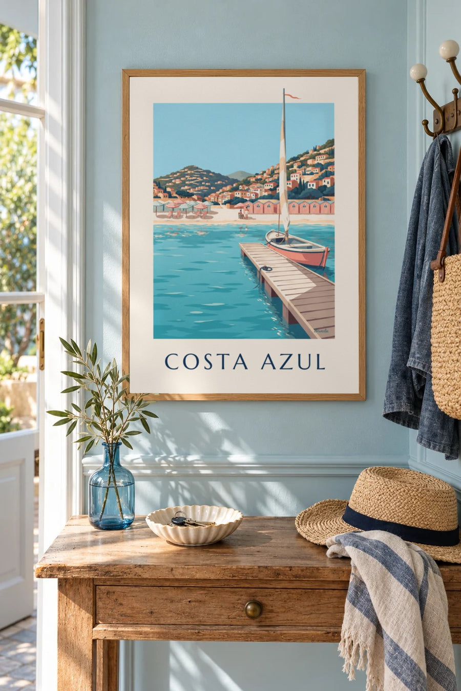 Póster de cabanas de praia às riscas e pontão na Costa Azul: emoldurado na parede