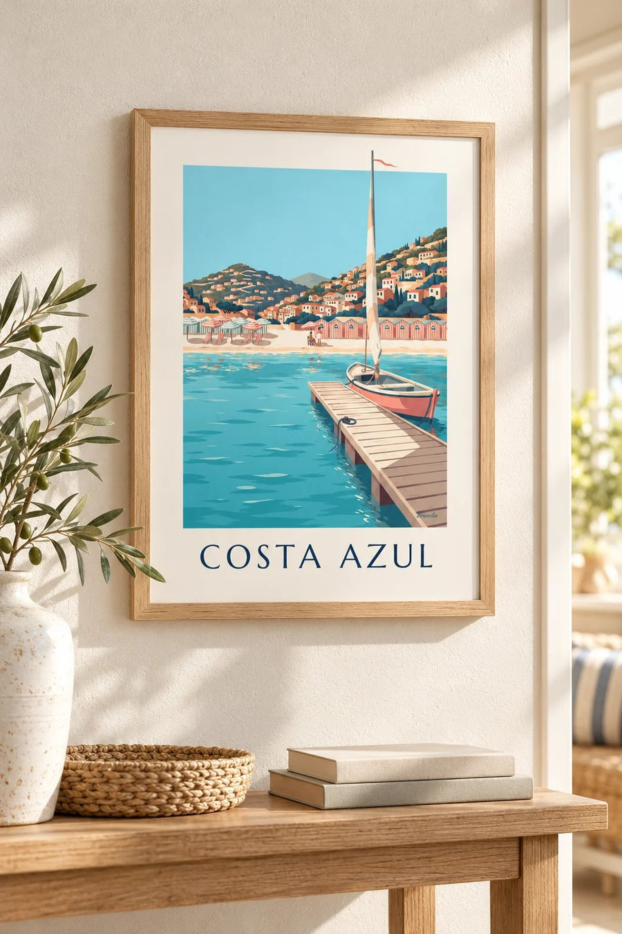 Póster de cabanas de praia às riscas e pontão na Costa Azul: pequeno formato A4 emoldurado
