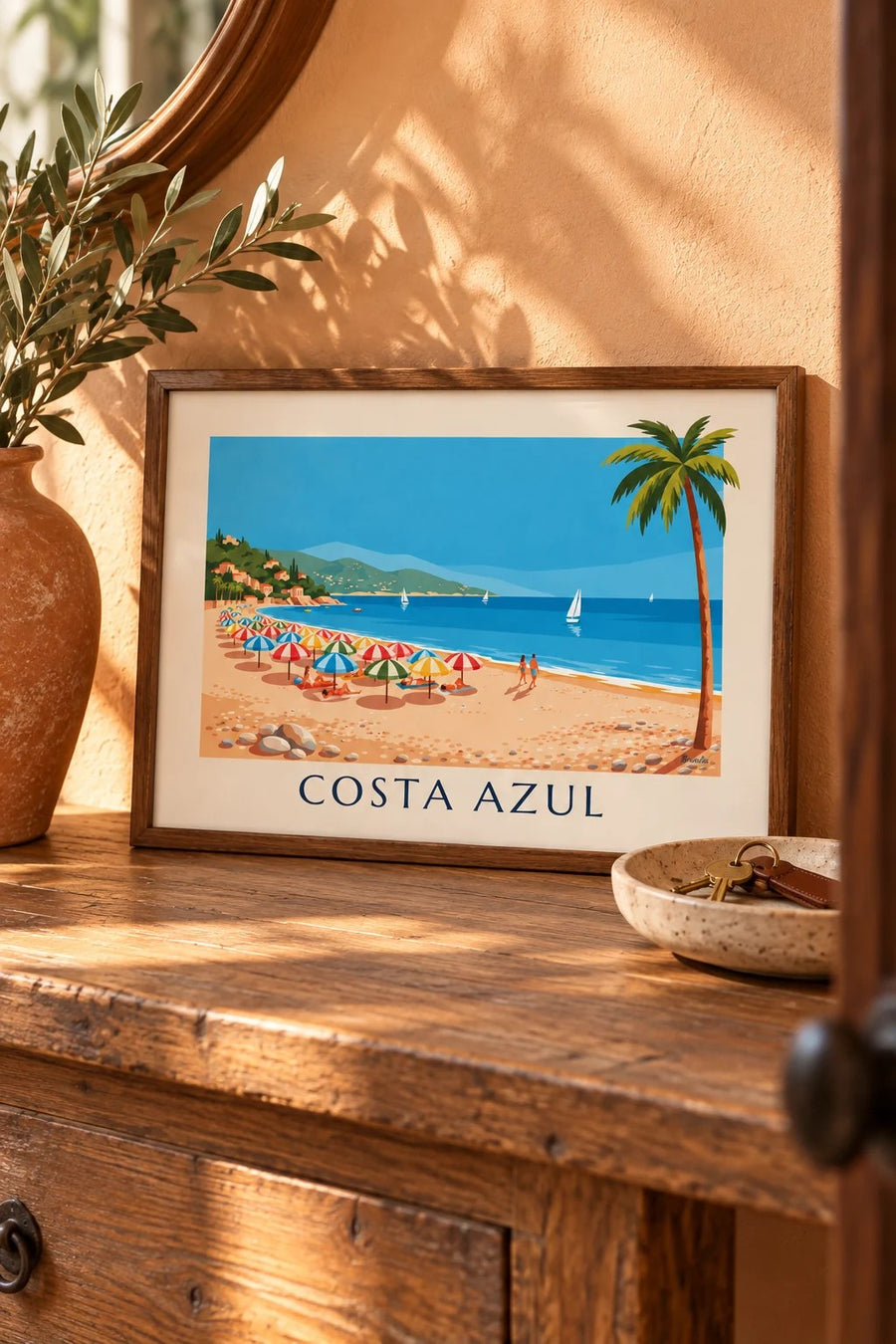 Cartaz de chapéus de sol coloridos numa praia de seixos da Côte d’Azur: pequeno formato A4 emoldurado