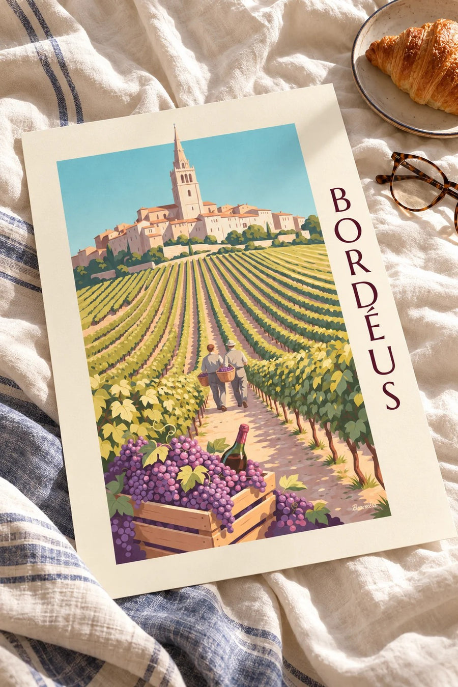 Cartaz das vindimas em Saint-Émilion, caixa de uvas e vinhas douradas: pousado numa mesa