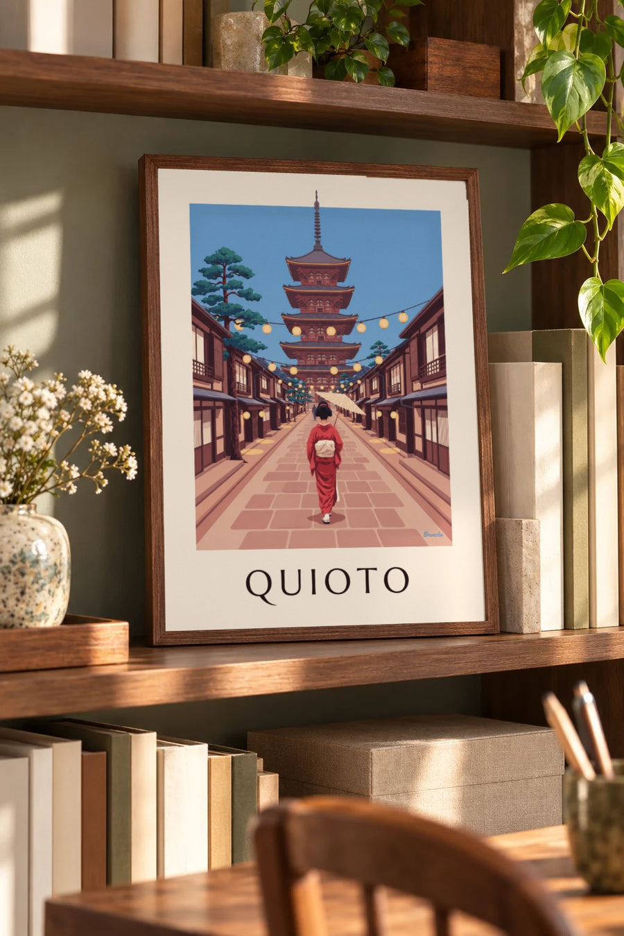 Poster de gueixa com sombrinha em direção ao pagode Yasaka, em Quioto: pequeno formato A4 emoldurado
