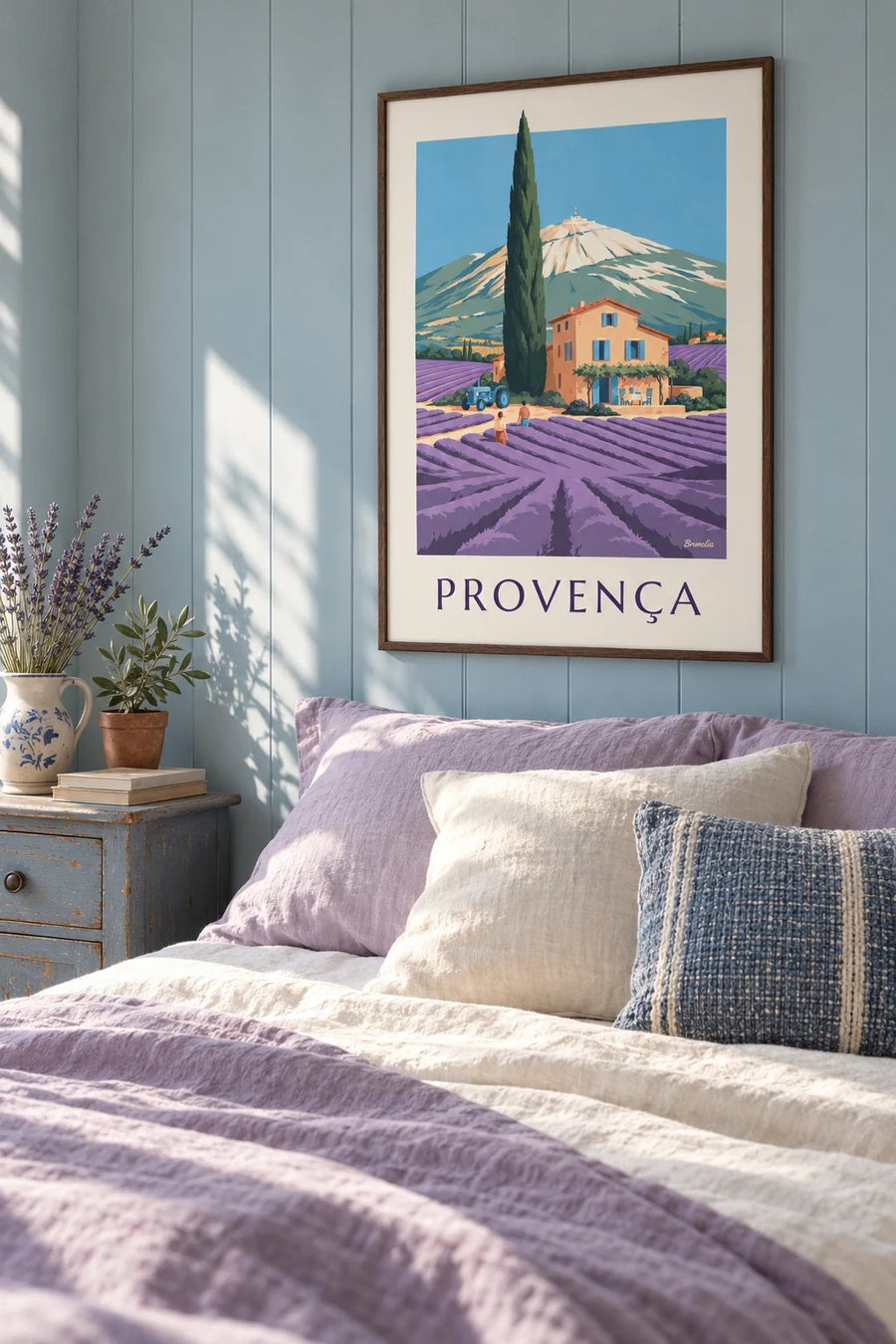 Cartaz de casa de campo provençal nos campos de lavanda: emoldurado na parede