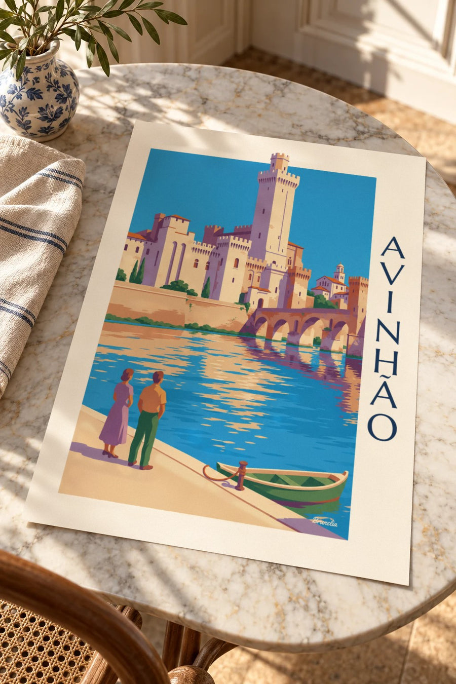 Poster da ponte Saint-Bénézet e do Palácio dos Papas em Avignon: pousado numa mesa