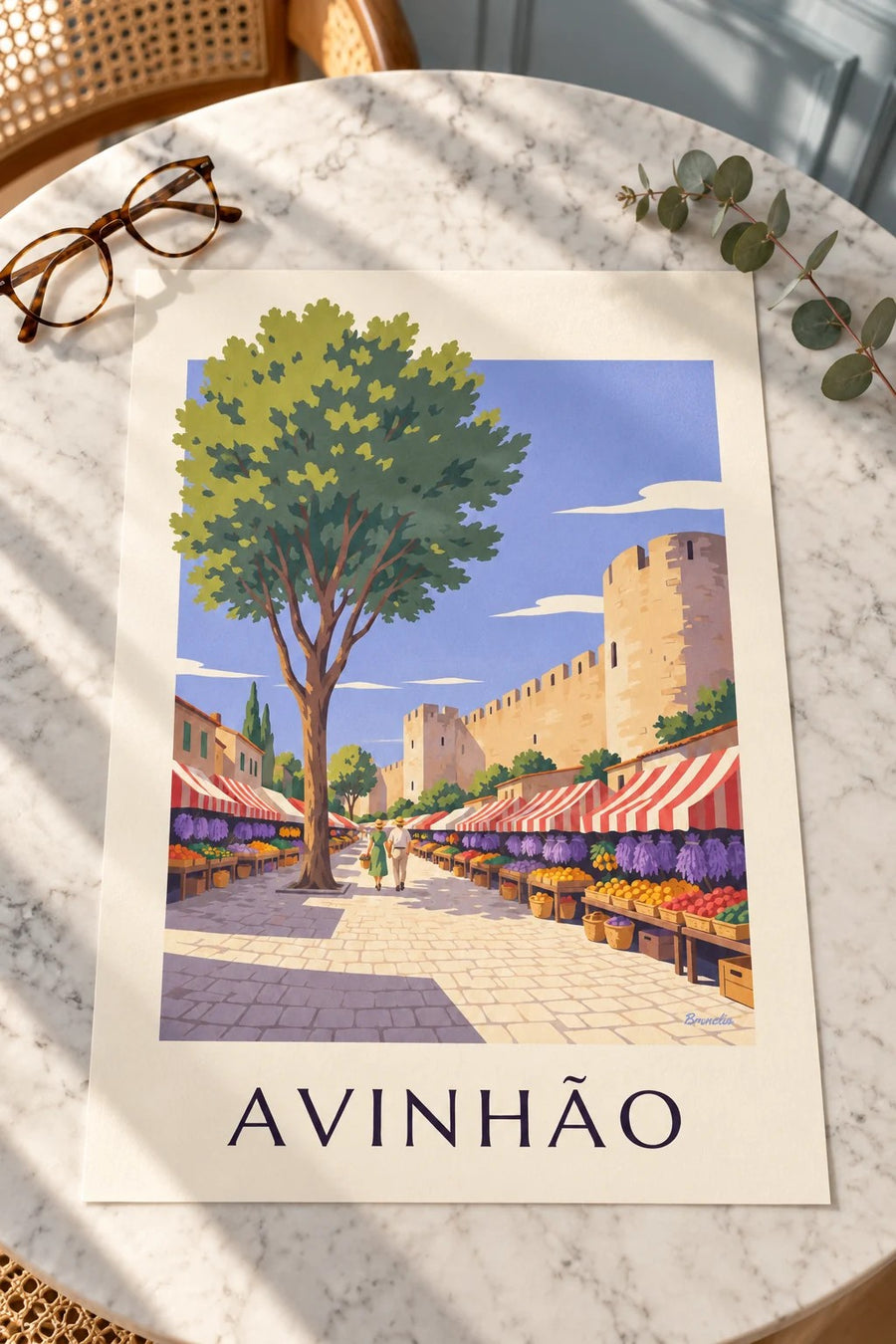 Póster de mercado provençal e lavanda em Avignon: pousado numa mesa