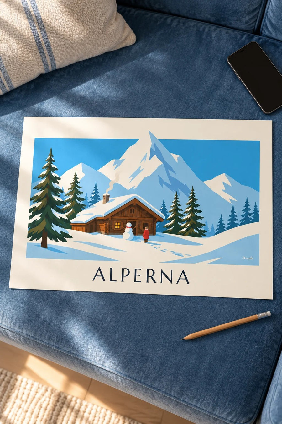 Affisch med snötäckt alpstuga och snögubbe i Alperna: liggande på ett bord