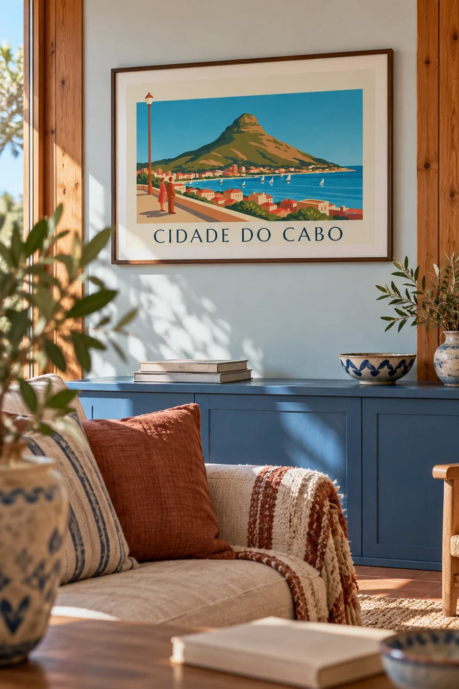 Cartaz da Cidade do Cabo, Lion's Head e baía com veleiros vistos do passeio marítimo: emoldurado na parede