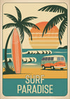 Affiche rétro van aménagé et planche de surf au coucher de soleil