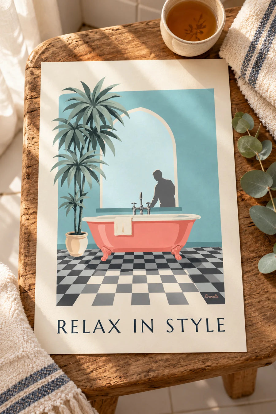 Affiche baignoire corail et carrelage à damier : posée sur une table