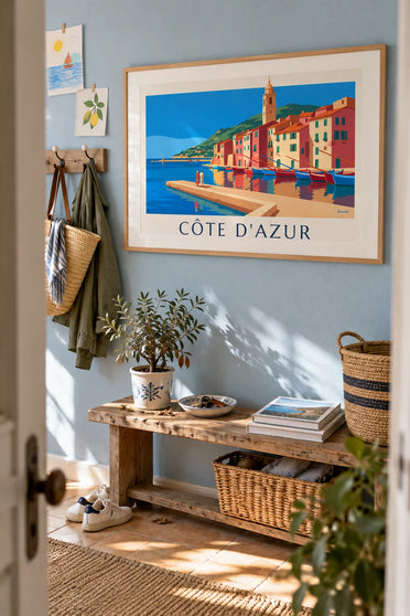 Affiche façades colorées et bateaux d'un port de la Côte d'Azur : encadrée au mur