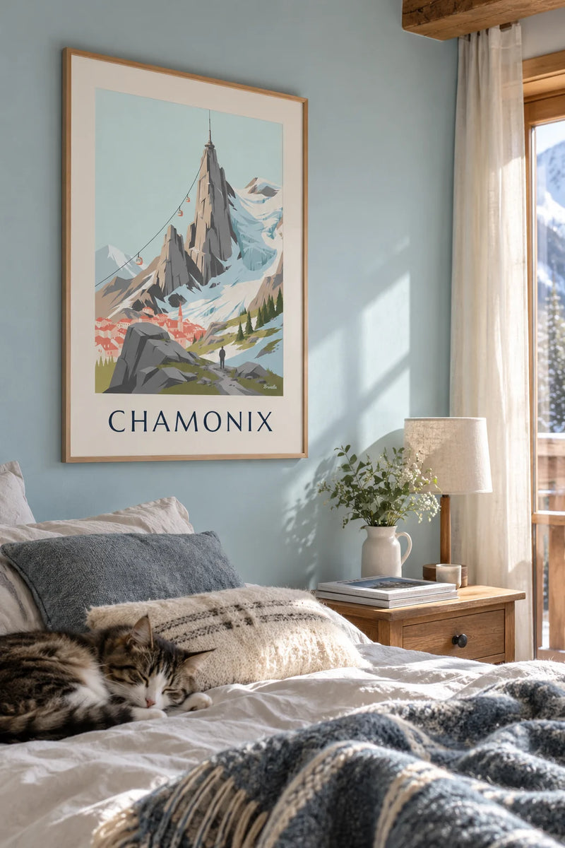 Affiche montagne vintage accrochée dans un intérieur