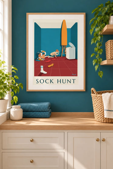 Affiche humour garçon à la loupe sur la piste des chaussettes : encadrée au mur