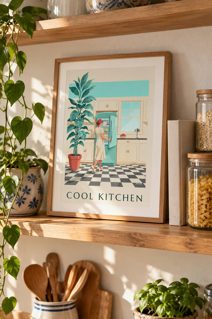 Affiche réfrigérateur arrondi vert menthe dans une cuisine : petit format A4 encadré