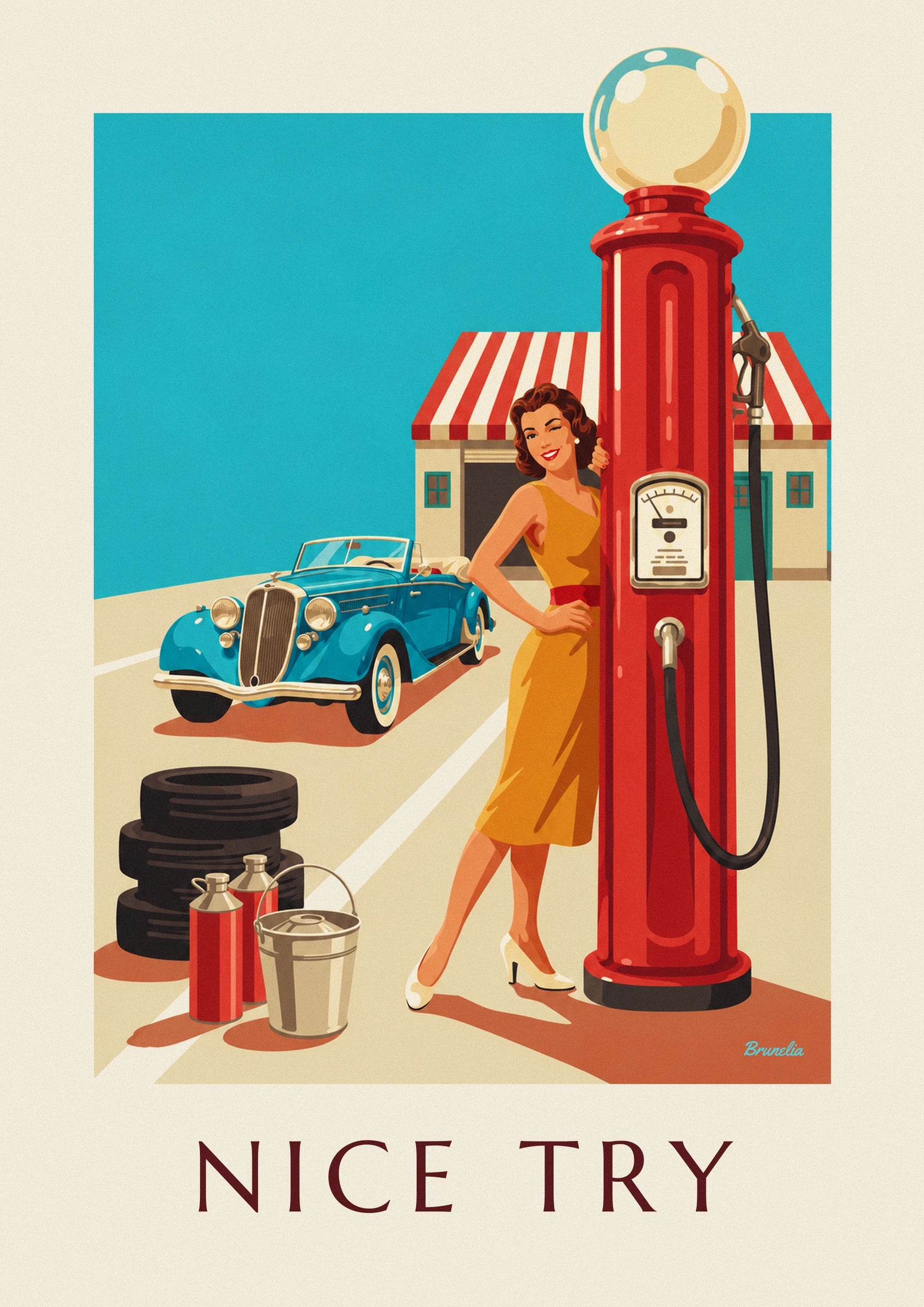 La pin-up en robe jaune au clin d'œil, près de la pompe rouge et du cabriolet bleu