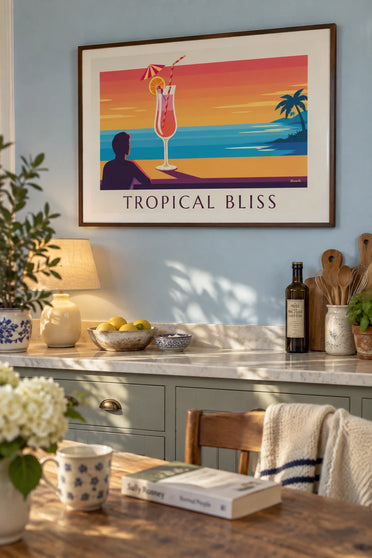 Affiche cocktail exotique sur un bar de plage au coucher du soleil : encadrée au mur