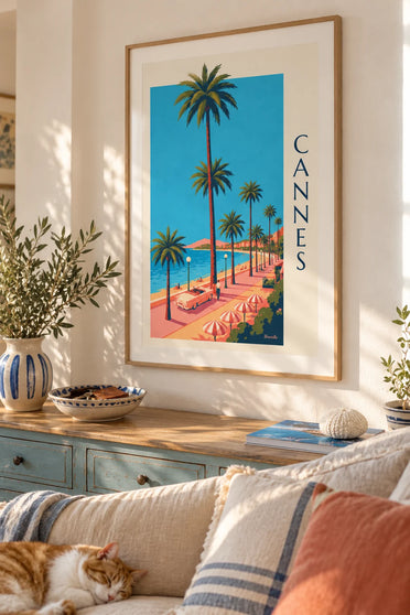 Affiche décapotable et parasols rayés sur la Croisette à Cannes : encadrée au mur