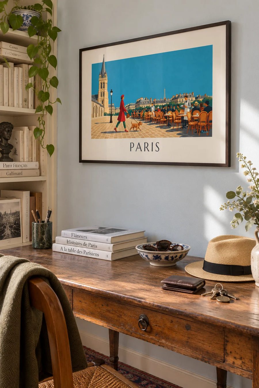 Affiche femme et son chien place Saint-Germain-des-Prés à Paris : encadrée au mur