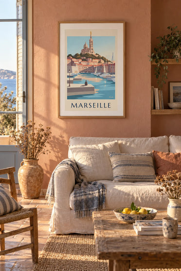 Affiche voiliers du Vieux-Port sous Notre-Dame-de-la-Garde à Marseille : encadrée au mur