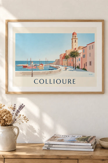 Affiche port de Collioure, barques colorées et clocher : encadrée au mur