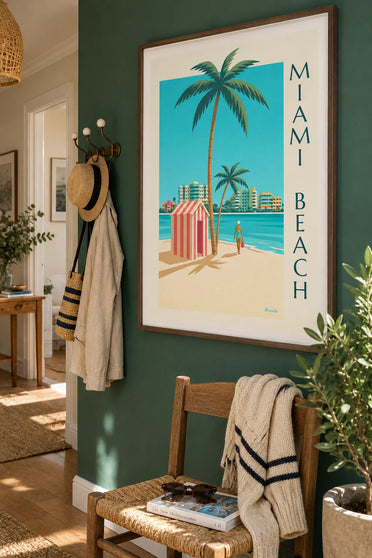 Affiche cabine de plage rayée à Miami Beach : encadrée au mur