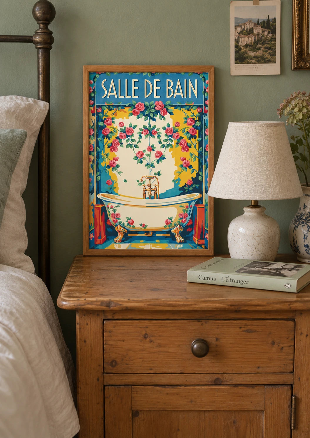 Salle de bain : mise en situation de Affiche Rétro baignoire sur pieds et roses Salle de bain