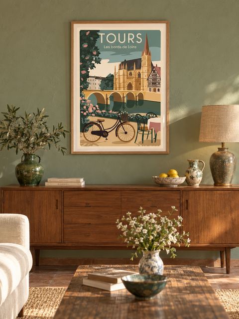 Affiche villes de France vintage accrochée dans un intérieur